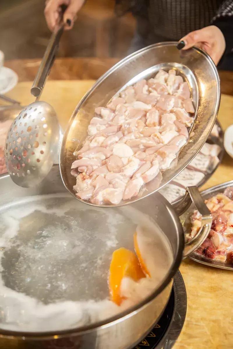 一家值得你品尝的老字号火锅店,全国排名前十黑珍珠火锅餐厅