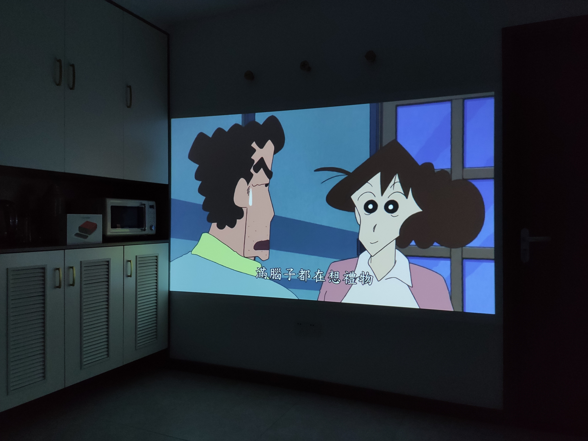 投影仪小巧可以投天花板,投影仪可以做到很小吗