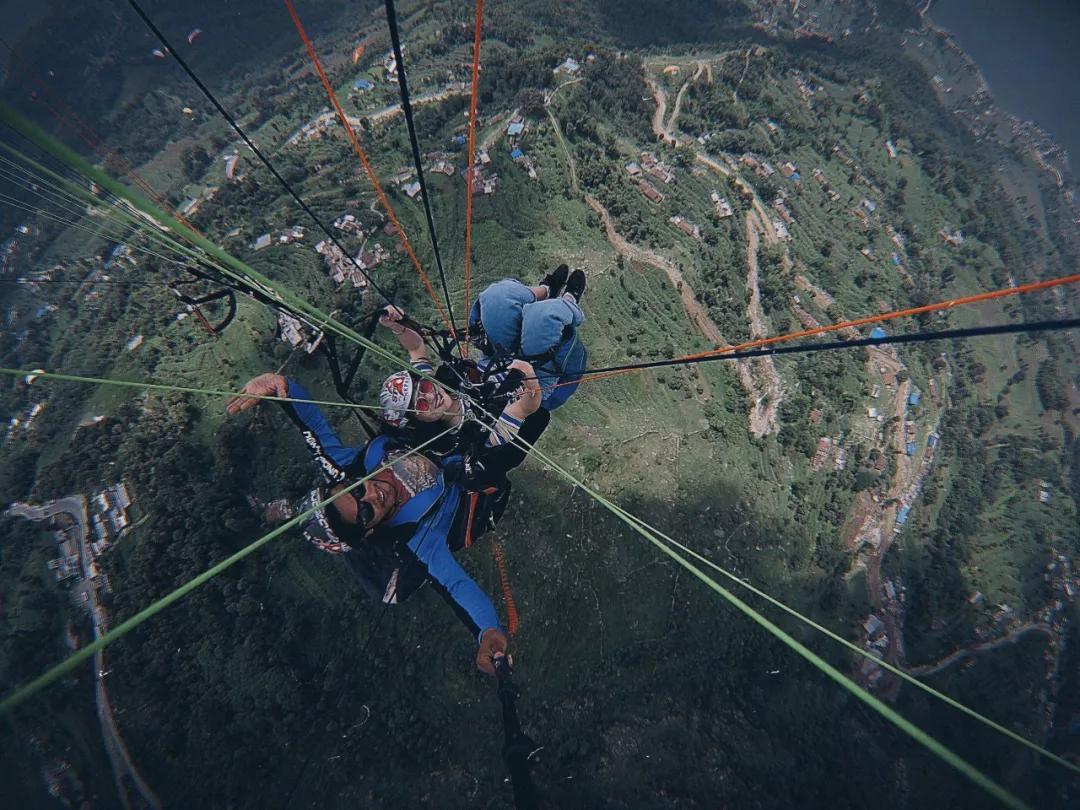 这个微笑国度,见人就夸漂亮,300元就能在天空滑翔