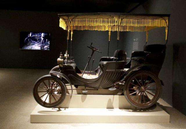 奔驰中国第一任车主,第一代奔驰车主是谁