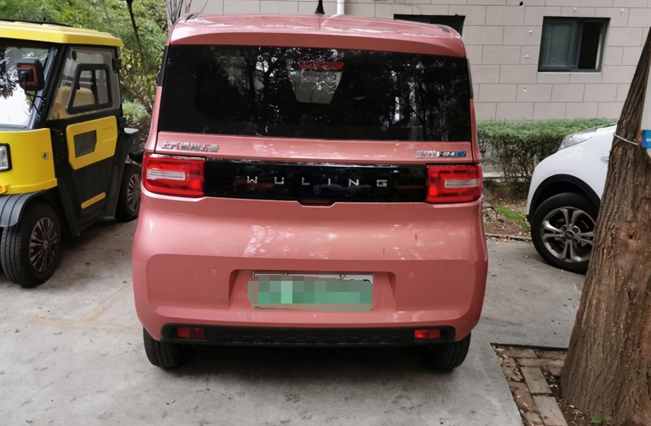 宏光mini一年卖了多少辆,宏光mini卖多少钱