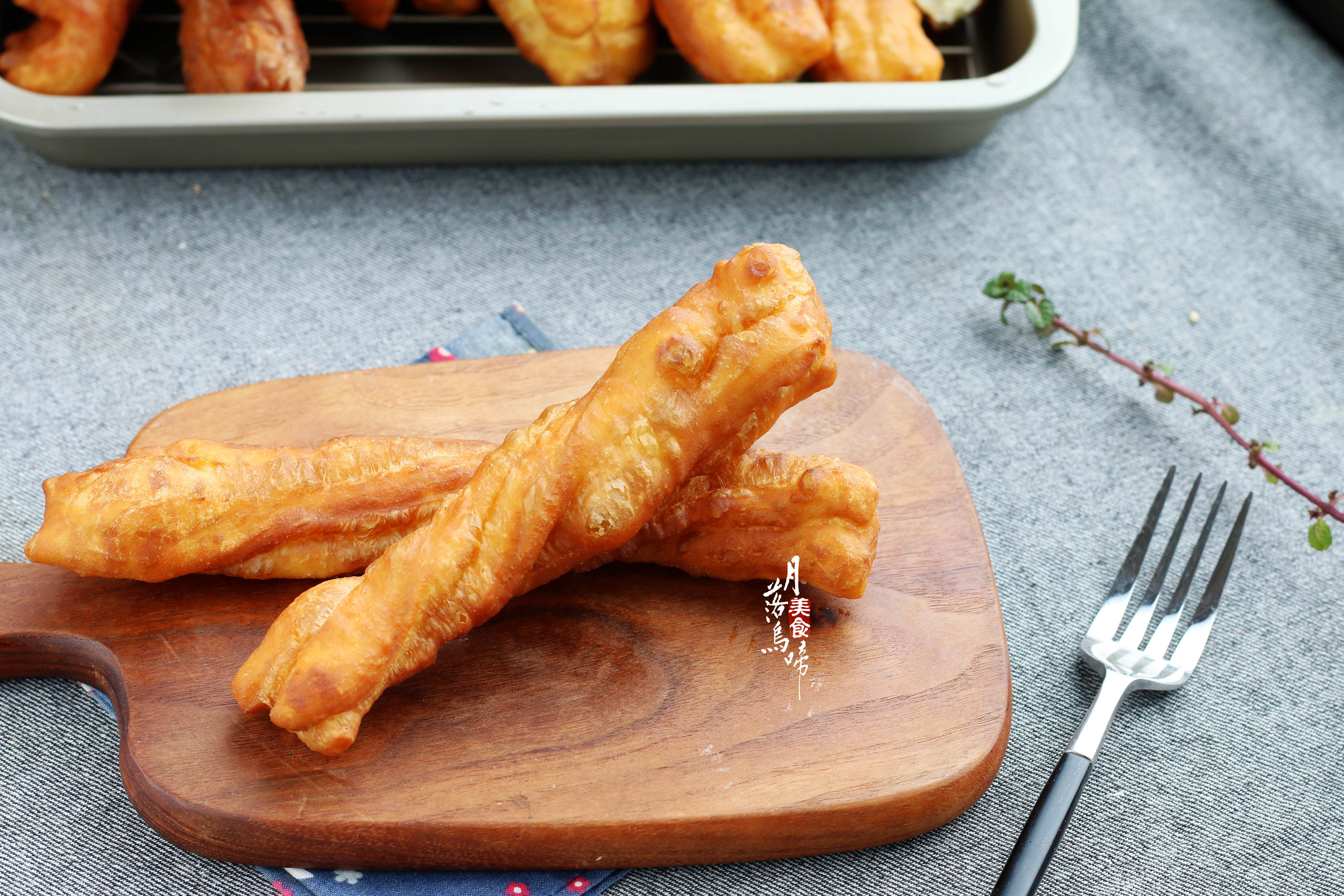 在家无聊做油饼,在家无聊学着做油条