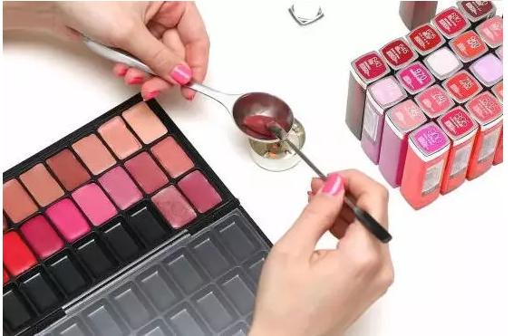 自制口红的危害大解析！妈妈，我再也不敢用自制口红了