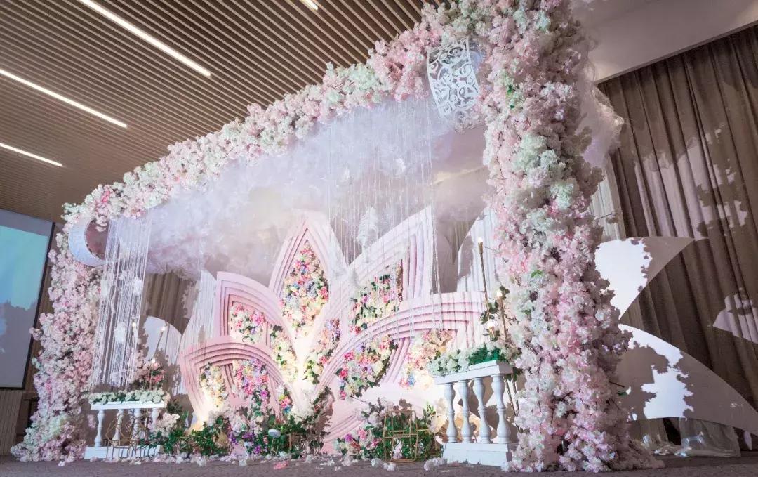 童话变现实！魔都宇宙级城堡婚礼，比爱丽丝仙境还美！