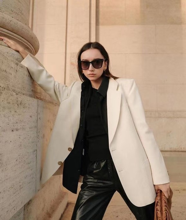 开春别再穿大衣了,今春必备西装这样穿美爆了