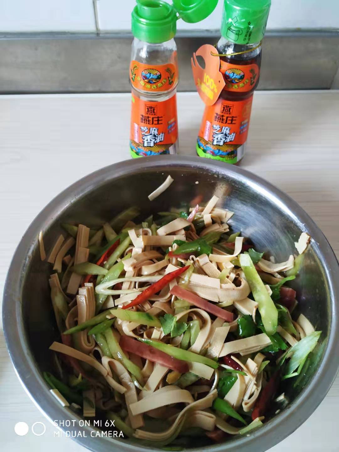 凉拌火腿肠金针菇干豆腐,凉拌火腿肠年夜饭飘香