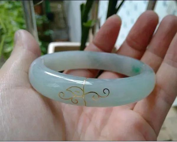 玉镯断裂但是没断开怎么修复,网上玉粉修复玉镯断裂是真是假