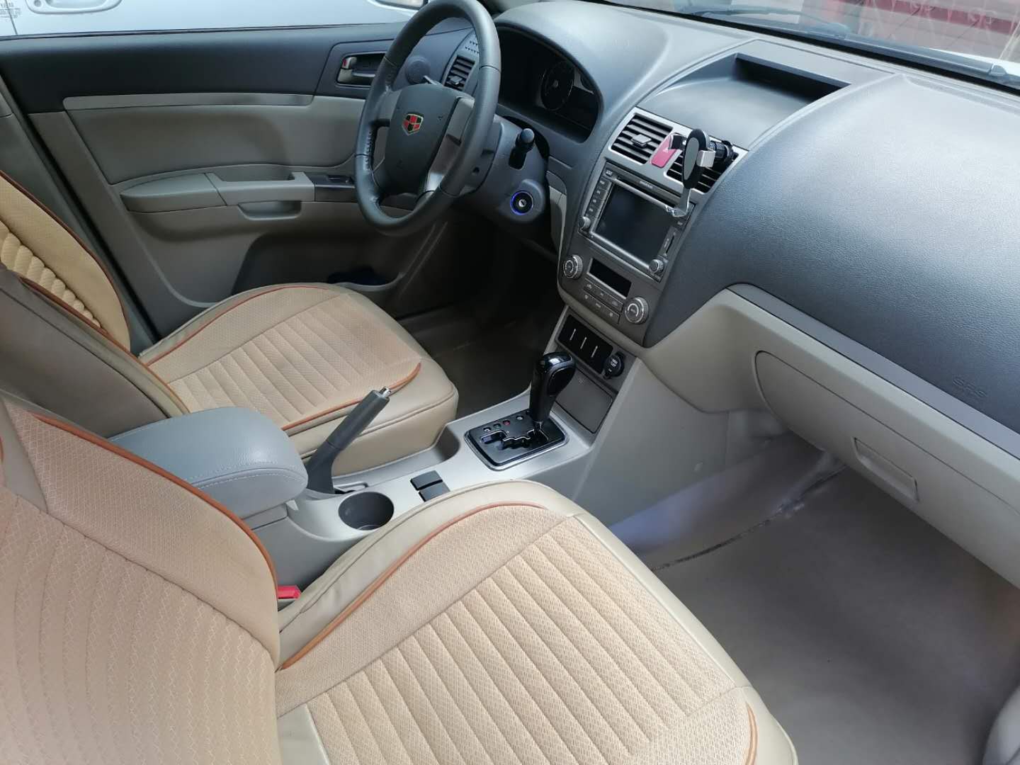 如此高配置的精品二手自动挡，累计三百万销量，人体工程学太奇葩