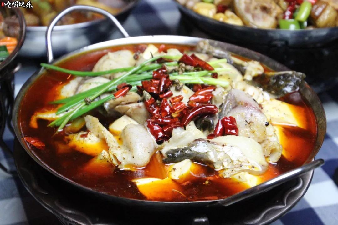 这家深藏在柳州磨滩路的扣子酒吧,扣子酒实在太好喝了