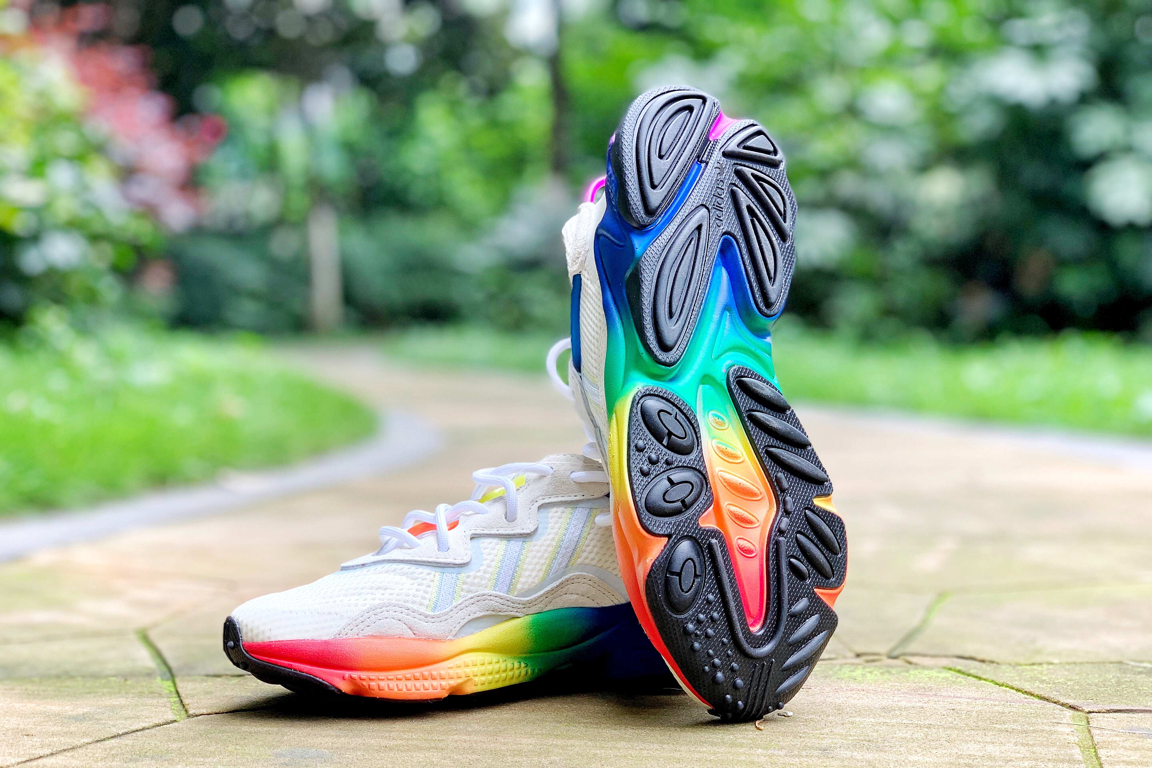 adidas三叶草新款 (三叶草ozweego缺点)