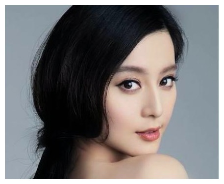 赵丽颖杏仁眼,范冰冰桃花眼,网友:都不及她一千两百度近视眼