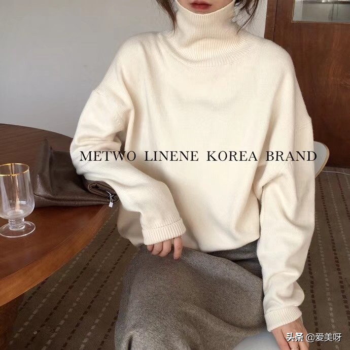 深灰色大衣搭配什么颜色毛衣好看,大衣里配什么暖和又洋气