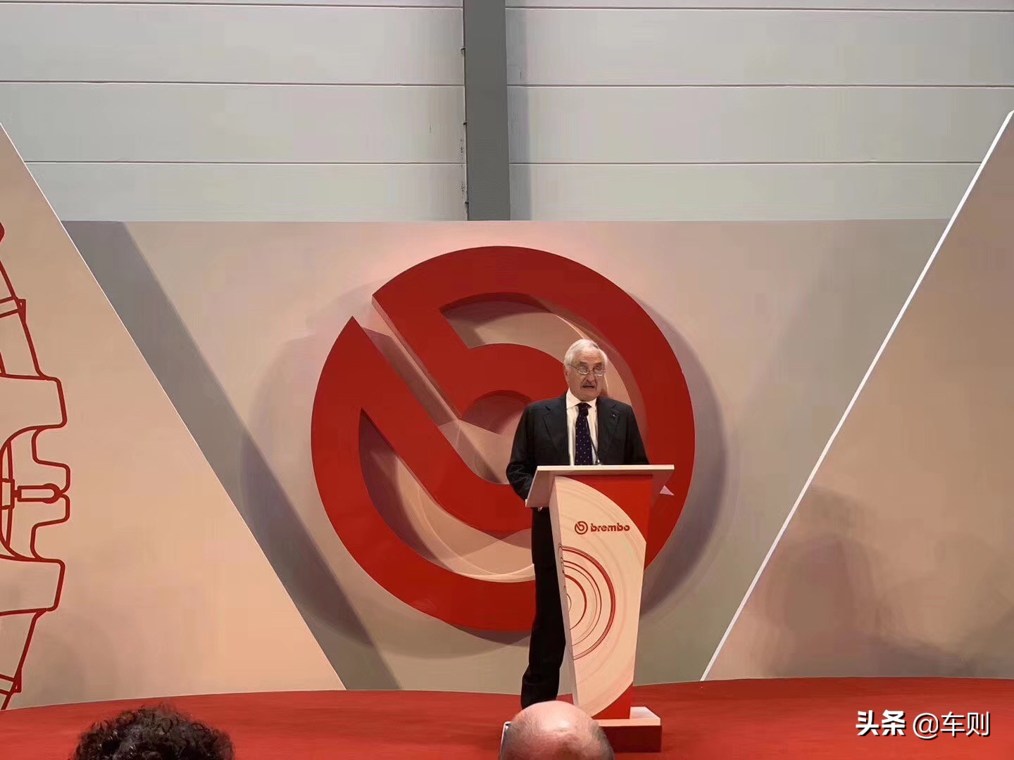 新款特斯拉modely布雷博brembo,布雷博brembo和brembo有什么区别