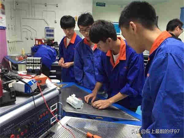 做电工有没有前途,做电工行业能挣到大钱吗