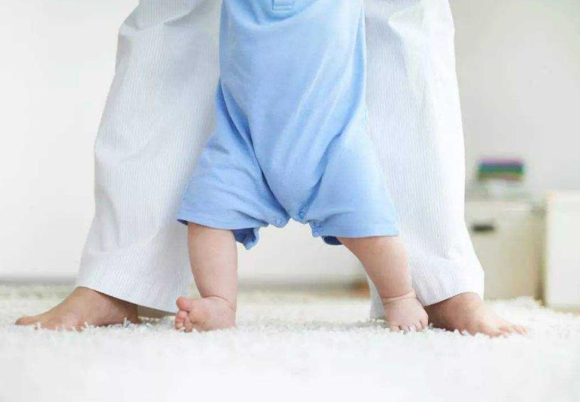 小孩的脚要不要穿袜子,宝宝光脚穿不住袜子怎么办