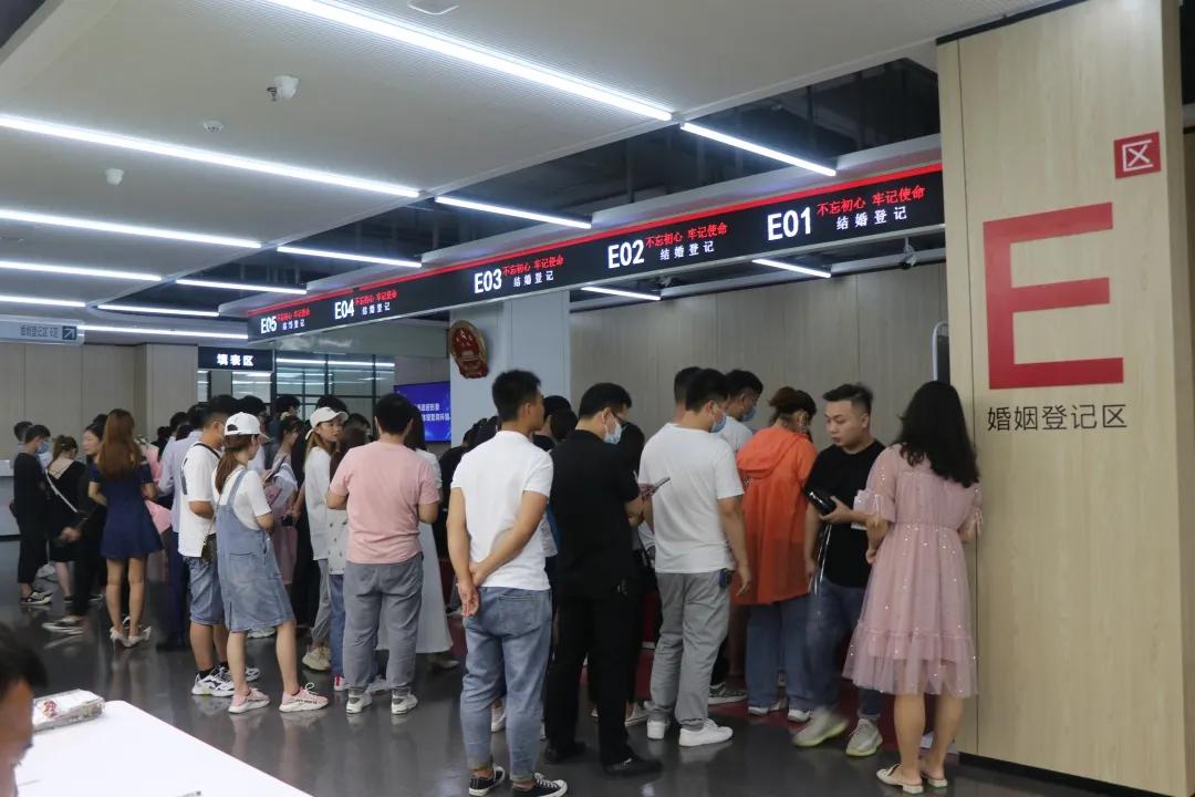 七夕：盐湖区政务服务中心登记结婚199对