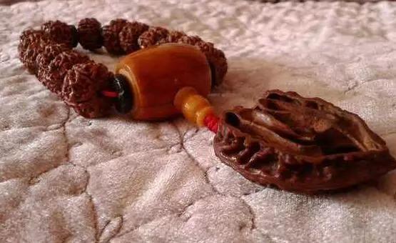 核桃裂尖怎么补救,核桃裂了还有价值吗