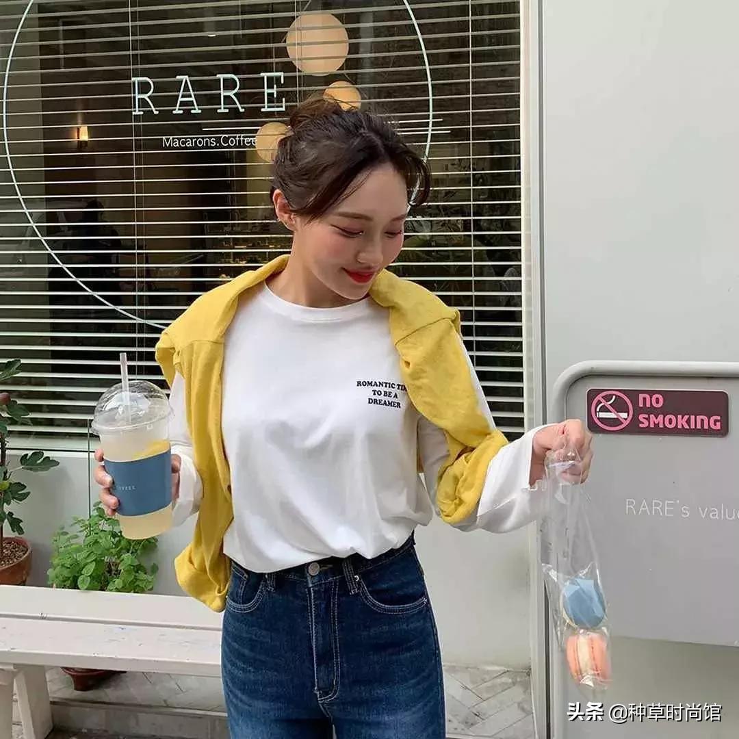 人手一件的卫衣怎么穿才时髦高级,女孩穿什么颜色卫衣洋气