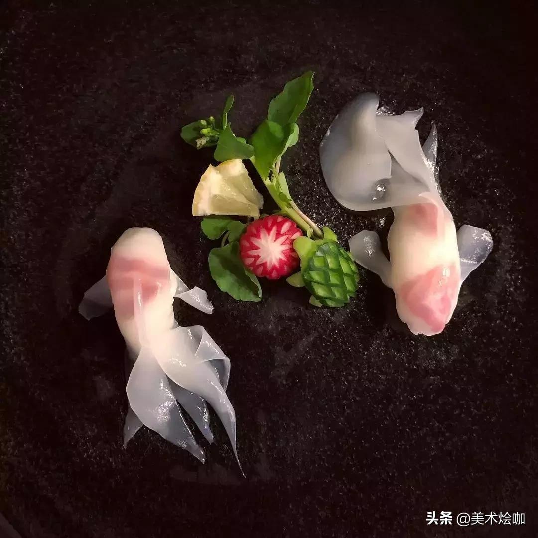 这是家里有矿吗,用三文鱼作画也能美到爆
