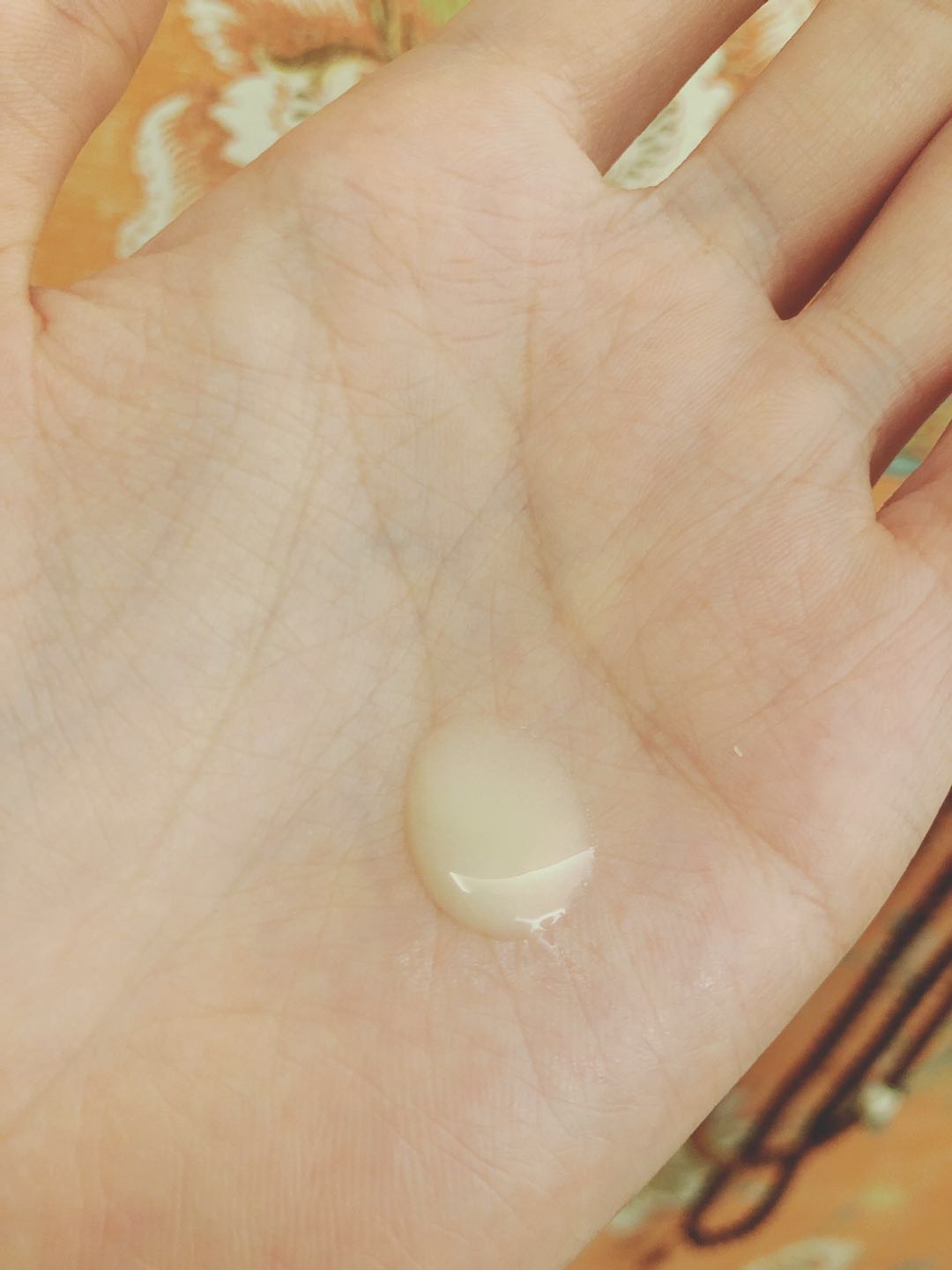 雅诗兰黛线雕精华抹脸刺痛,雅诗兰黛线雕精华能去除法令纹吗