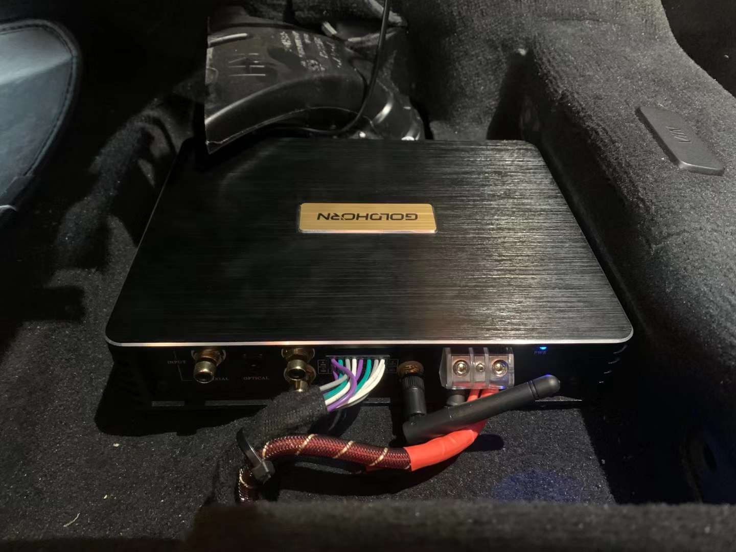 沃尔沃xc90功放提升音效,沃尔沃xc90功放拆装