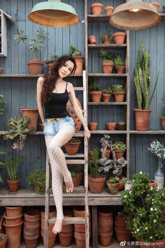 52岁萧蔷晒照,52岁萧蔷惊艳全身照