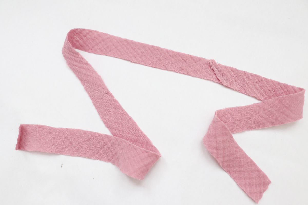 领口和领子的缝合方法,v领领口中间有三针平针缝合方法