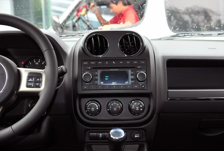 亲戚的自由客8万多卖给我,这个价格合适吗?