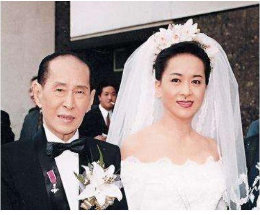 “大哥的女人”洪金梅,风尘女嫁粤剧名伶:4亿财产为何只得1元