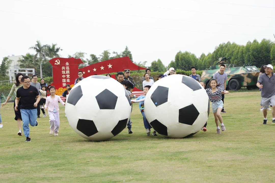 东莞东城莞师附小2022届604班,莞师附小学生踢球