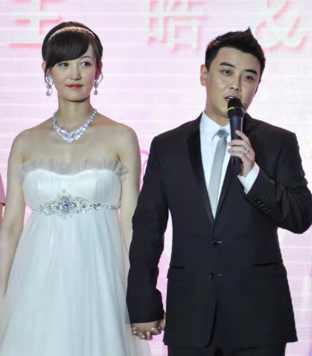 王皓奥运会的三次亚军都输给了谁,王皓三次奥运银牌采访