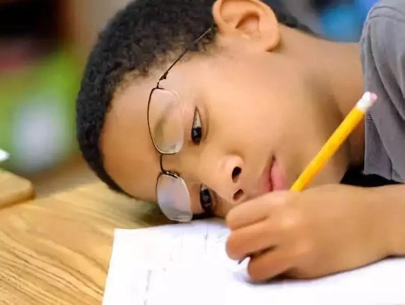 为什么孩子会越来越“笨”？专家提醒：家长要谨防“习惯性愚蠢”