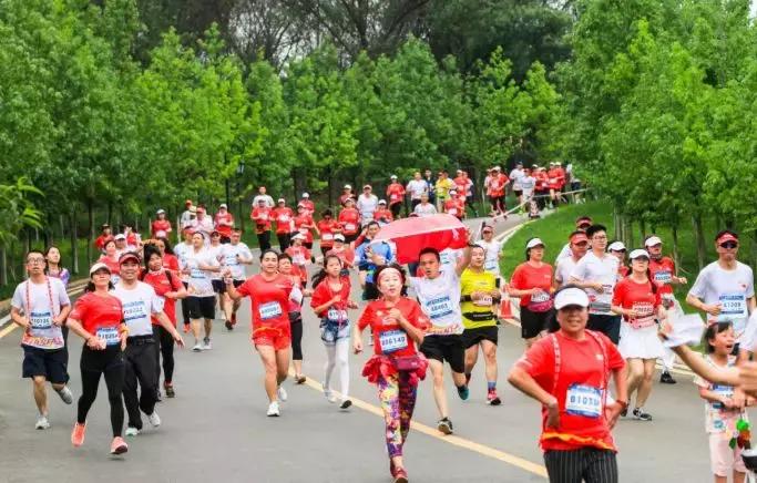 王珞丹成都活动,马拉松燃爆全城