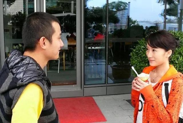 蜗居看见小贝在雨里哭了,蜗居小贝为什么这么快走出悲伤