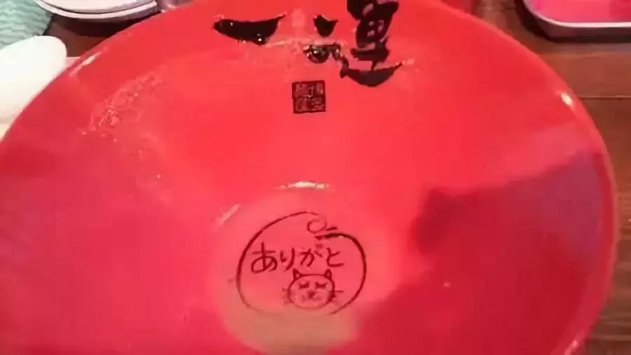 细致到变态的日本人，居然是这么对待我们的行李的！