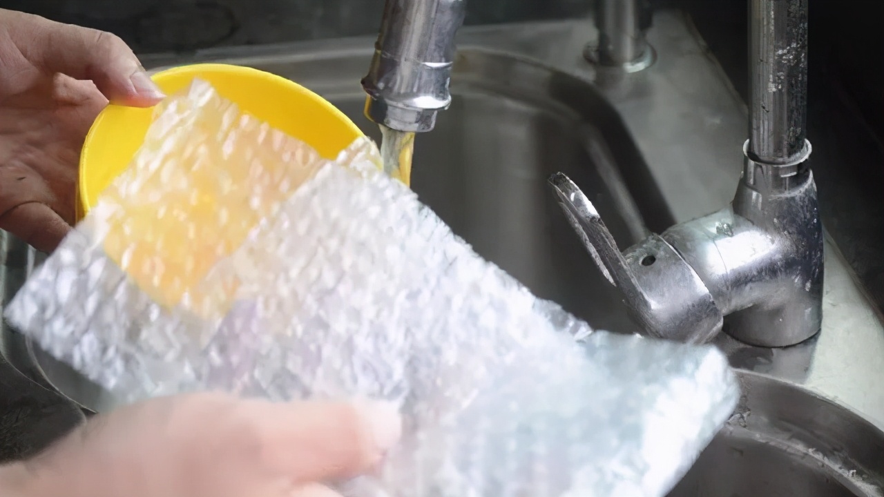 快递里气泡垫放卫生间和厨房,快递里的气泡垫放厨房里有什么用