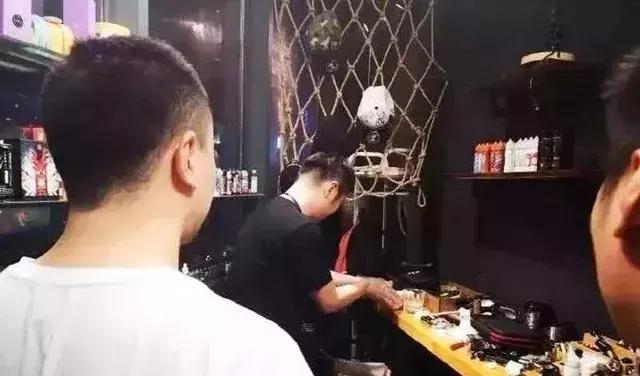 怀疑孩子沾染毒品,14岁小孩染上毒品有哪些迹象