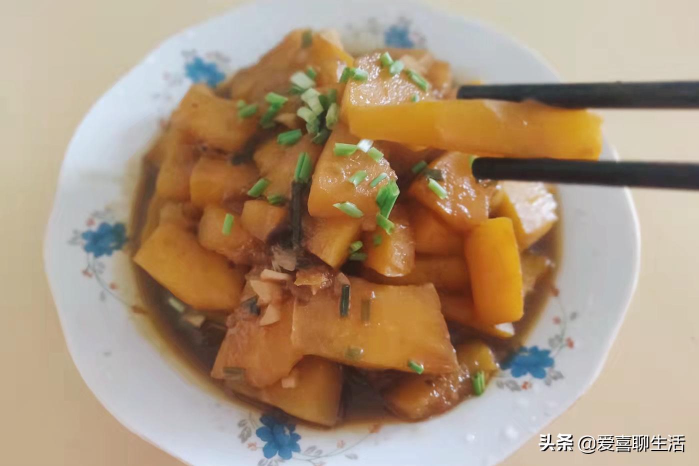 秋季，少吃土豆多吃它，买来去皮切块，锅中一炒，软糯喷香真馋人