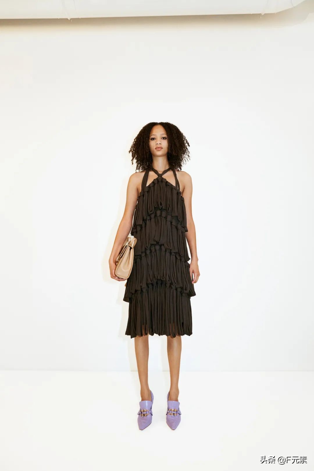 雕刻面料，BV不止有编织：BottegaVeneta2021度假系列