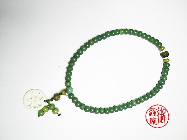 红楼梦翡翠雕刻吊坠,红楼梦文化艺术珍藏品