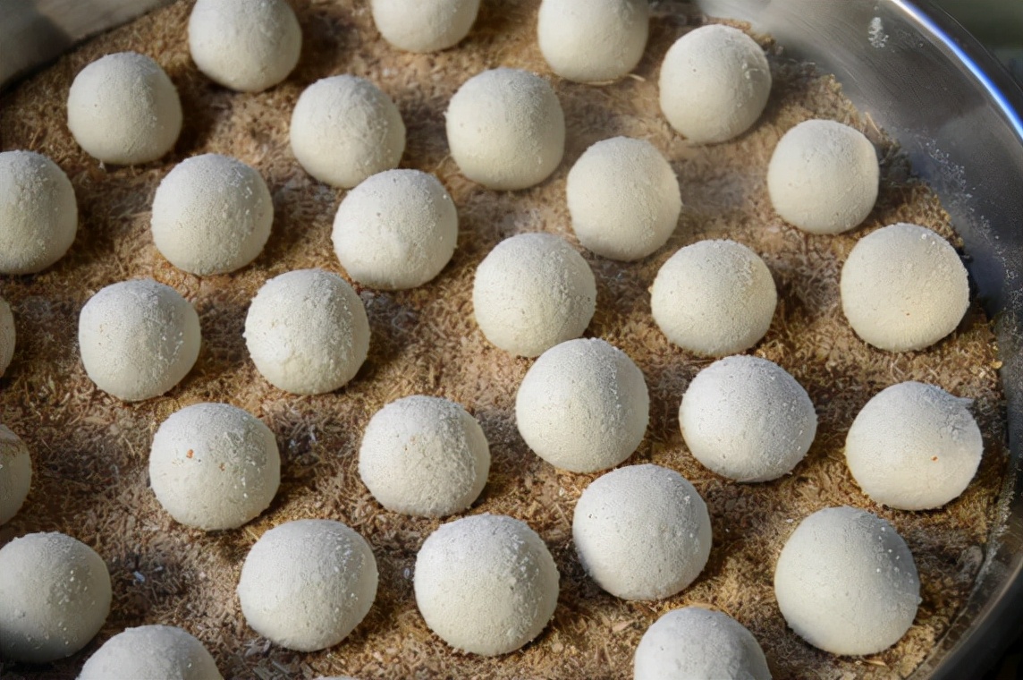 土酒曲的制作方法和用什么原材料,土酒曲白酒曲的配方和制作方法