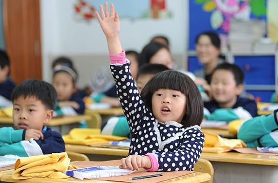 学生姓“郝”，老师上课从来不叫他的名字，害怕喊后班级空无一人