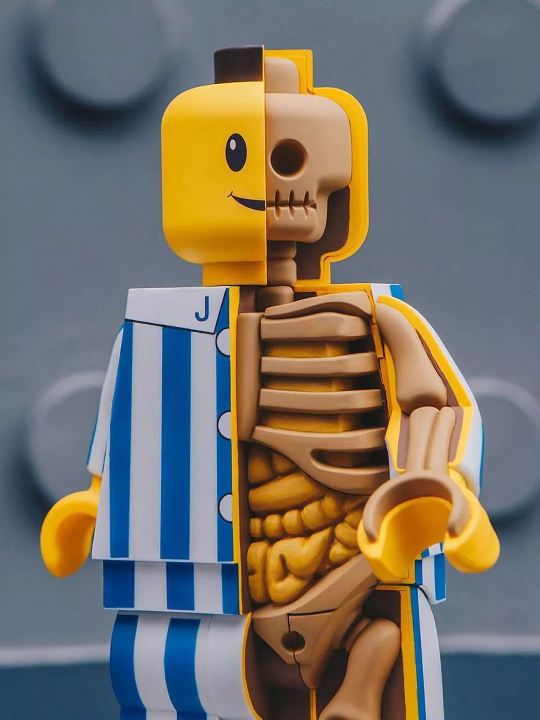 他肢解卡通人物，不但没毁童年，还倍受追捧