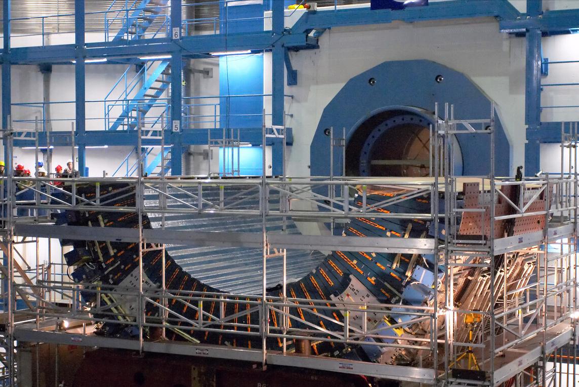 假如黑洞把地球吞噬那该怎么办,直径1米的黑洞落到地球会怎样