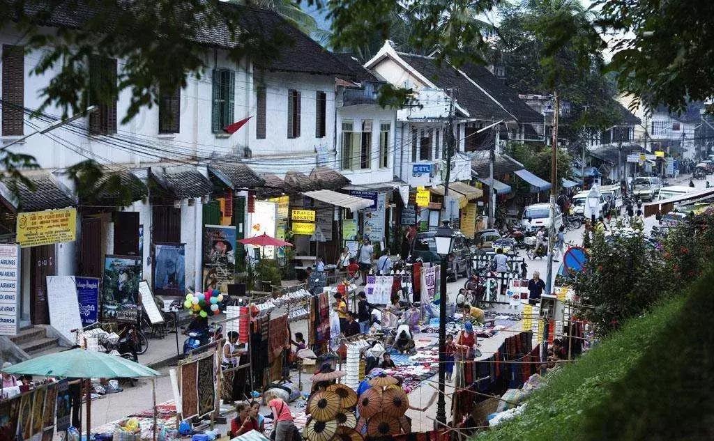 在天堂和地狱之间有炼狱,老挝之旅的感慨