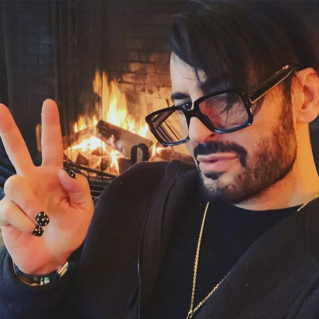 marcjacobs是哪个品牌设计师,marcjacobs设计师蓝色脖饰