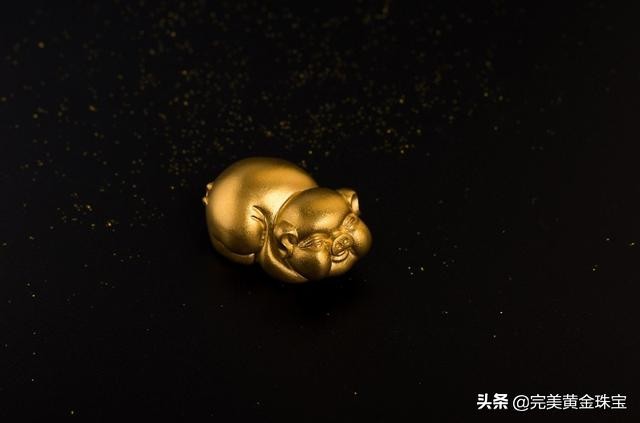 不与世俗相论争,耿直乌金是福星。