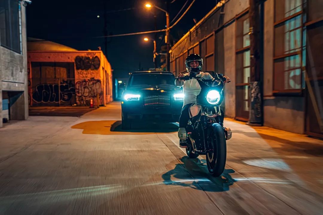 暗夜君王库里南,库里南blackbadge暗夜