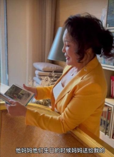 大S婆婆晒礼物生活太富贵!1块火腿值4万?比腰还粗3人才拿动