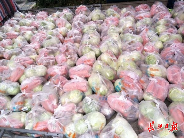 社区工作人员及志愿者的贴心服务,社区工作人员及社区志愿者